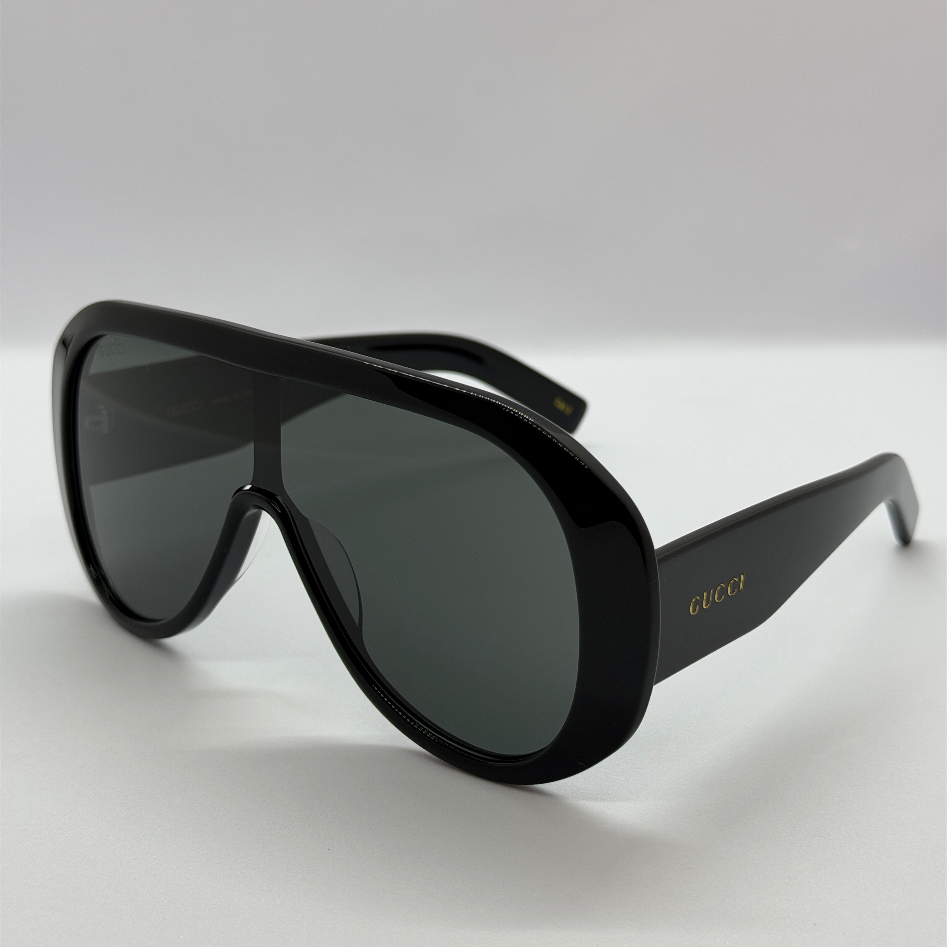 модел Glare Black