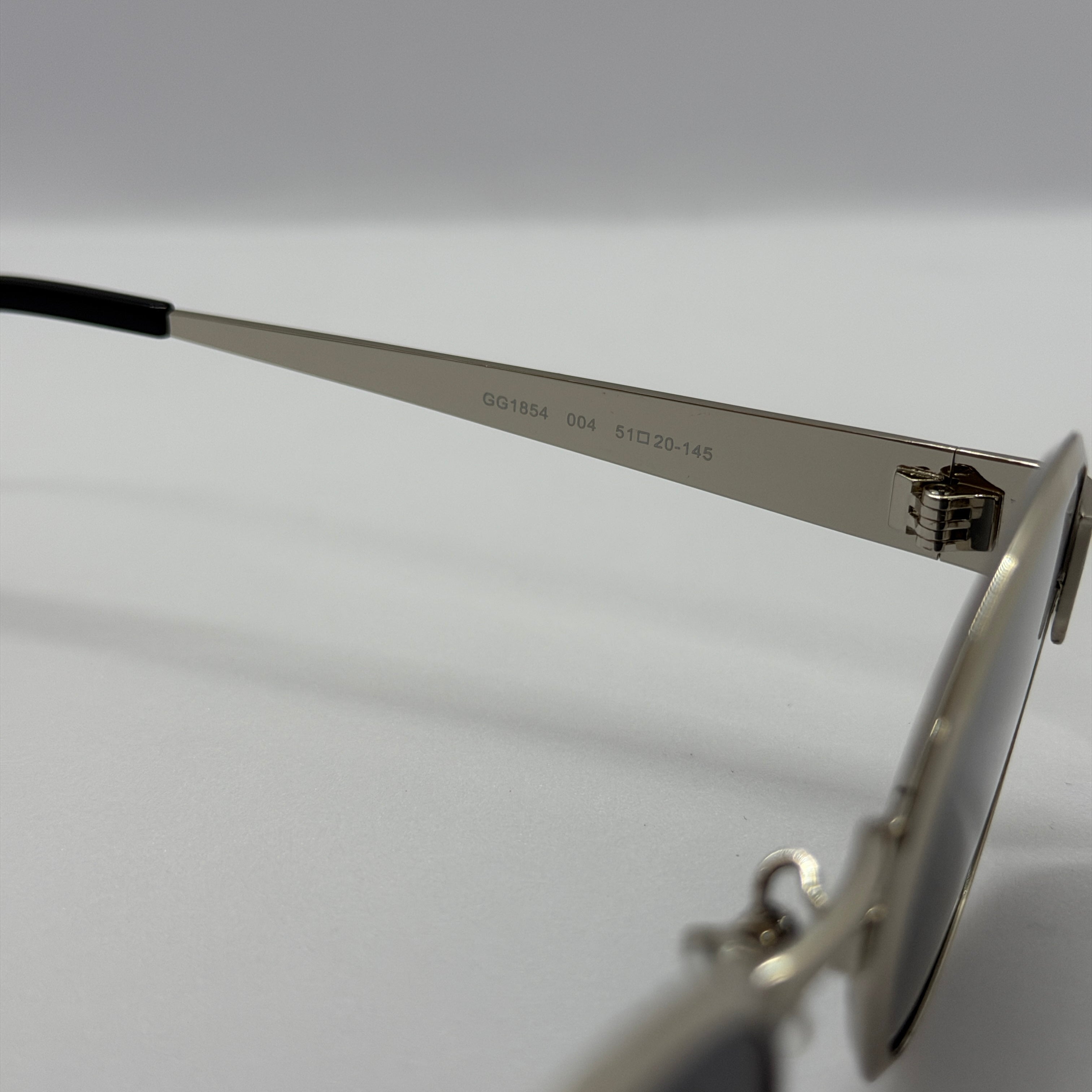 модел Pucci Silver