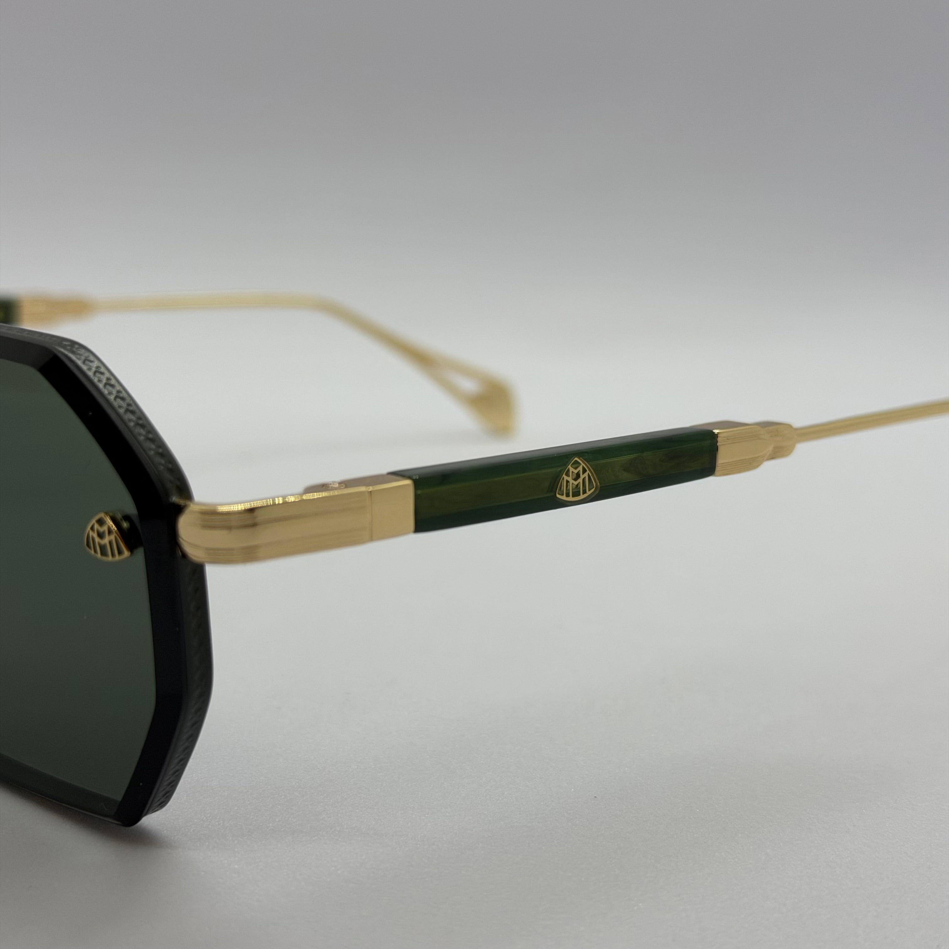 модел Diplomat Green