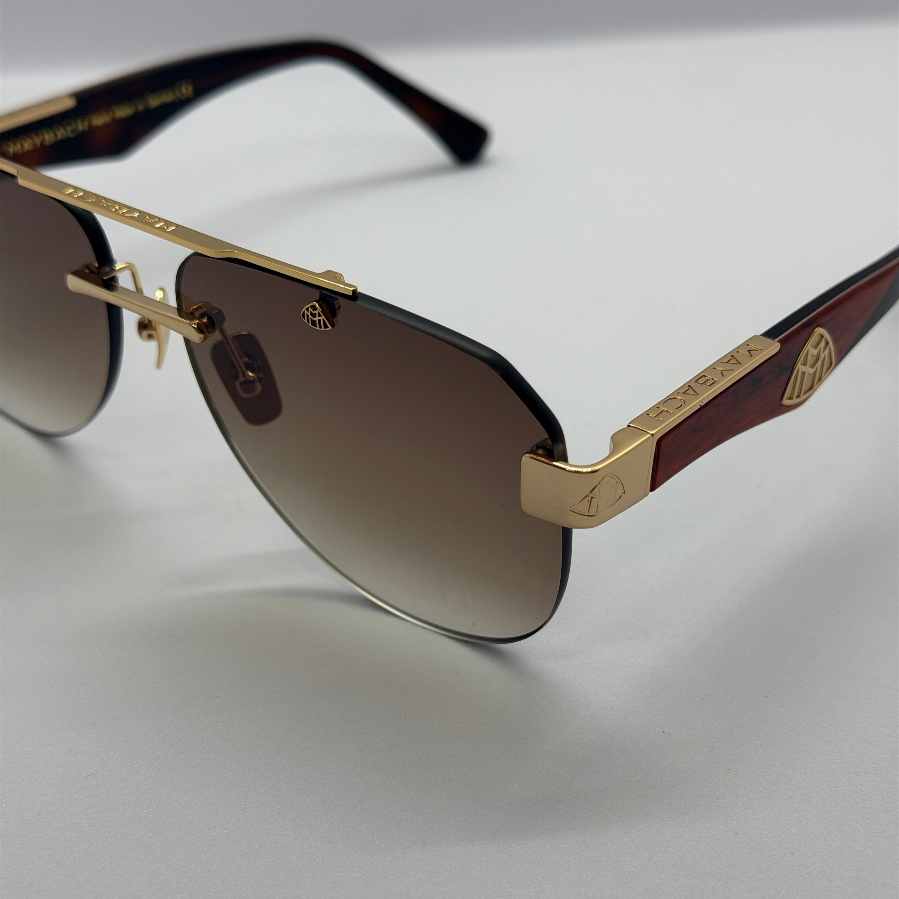 модел MayFair Brown