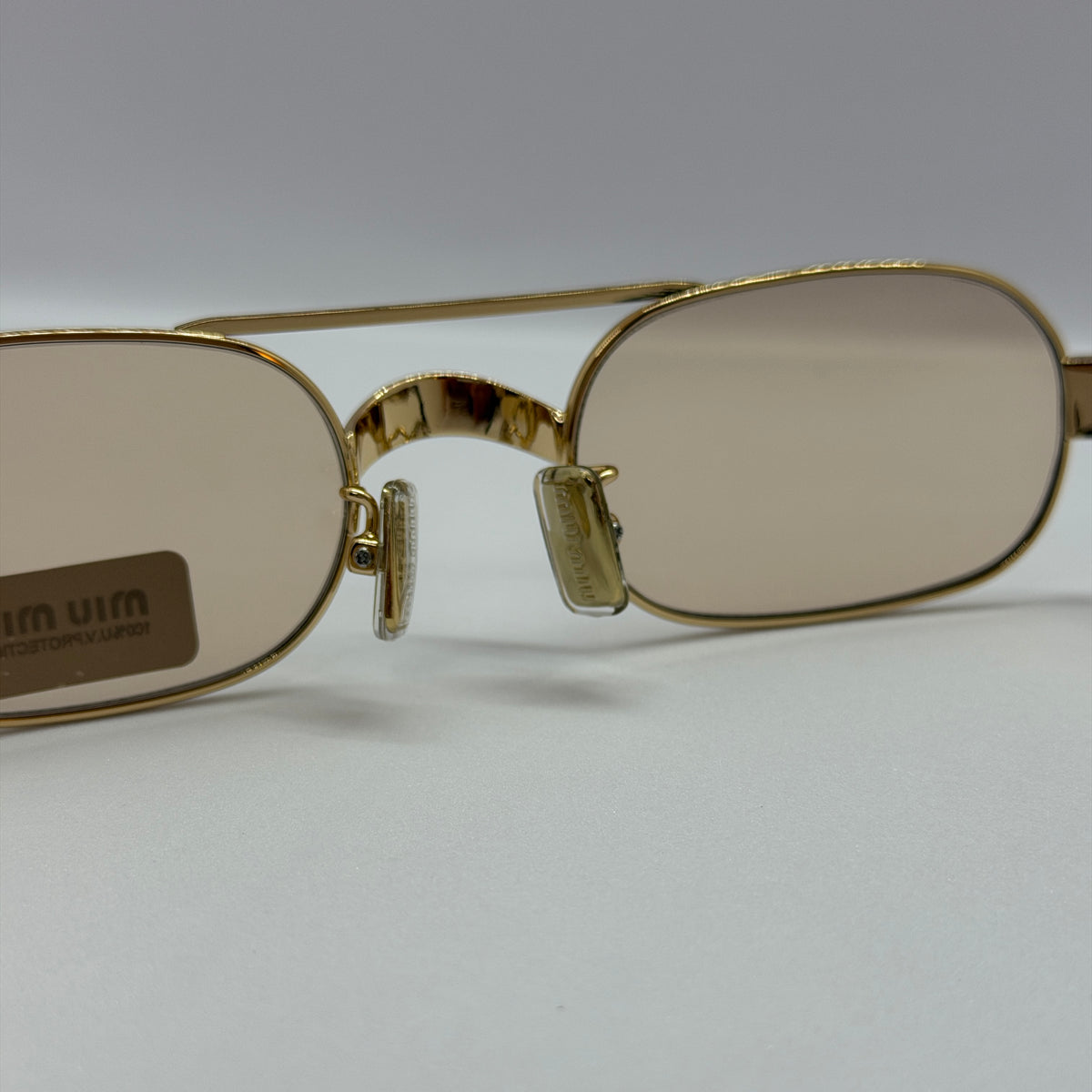 модел Elya Gold