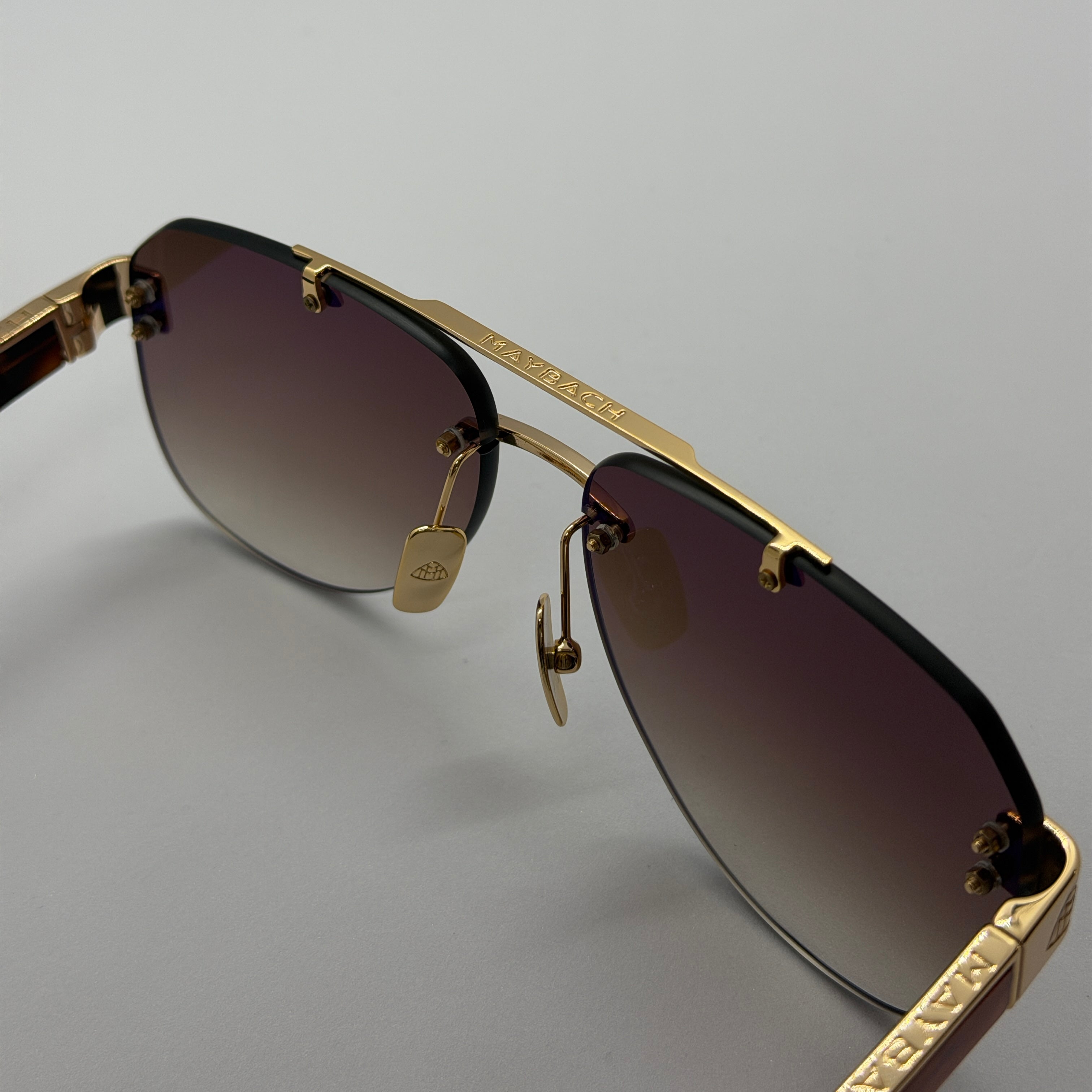 модел MayFair Brown