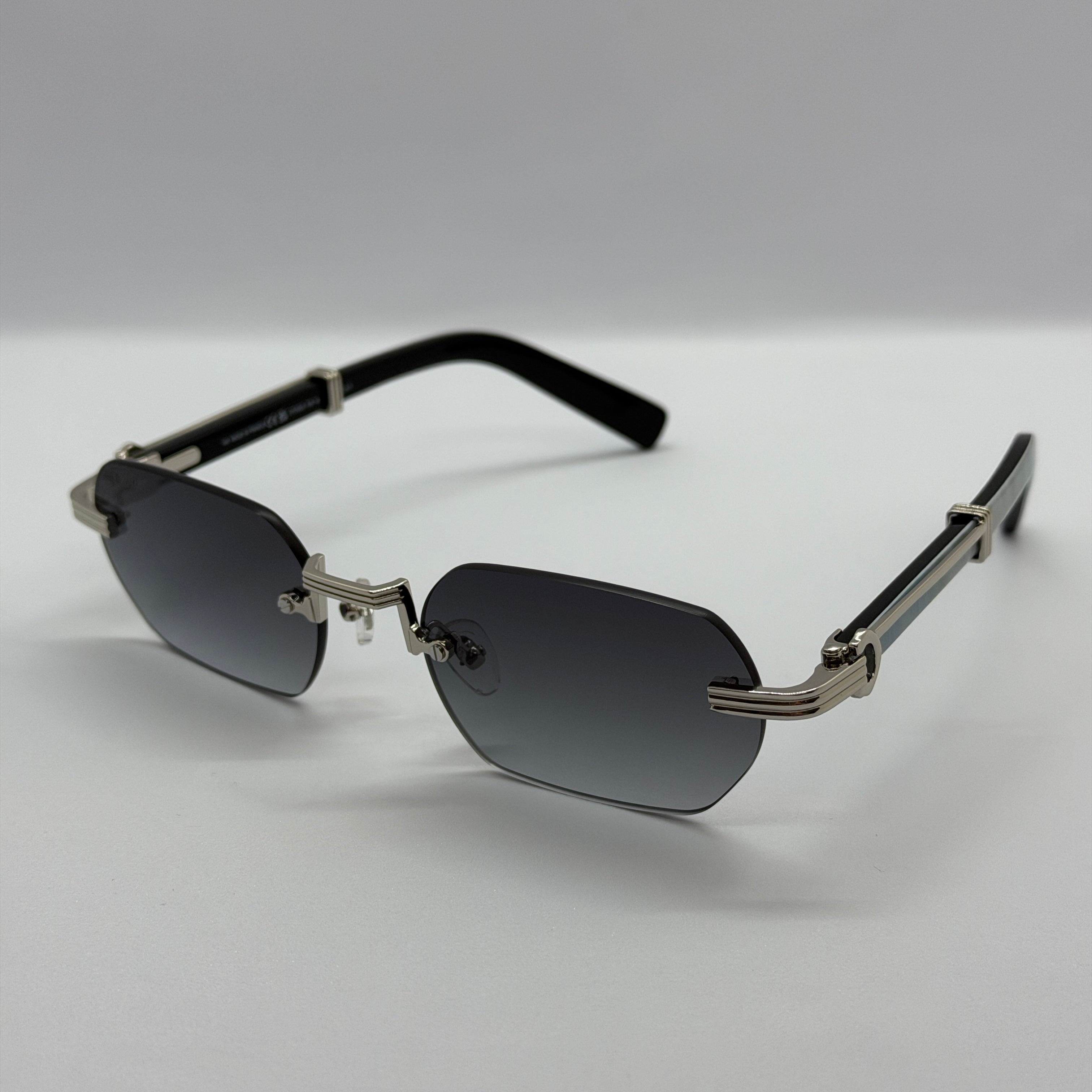 модел A Solara Blue