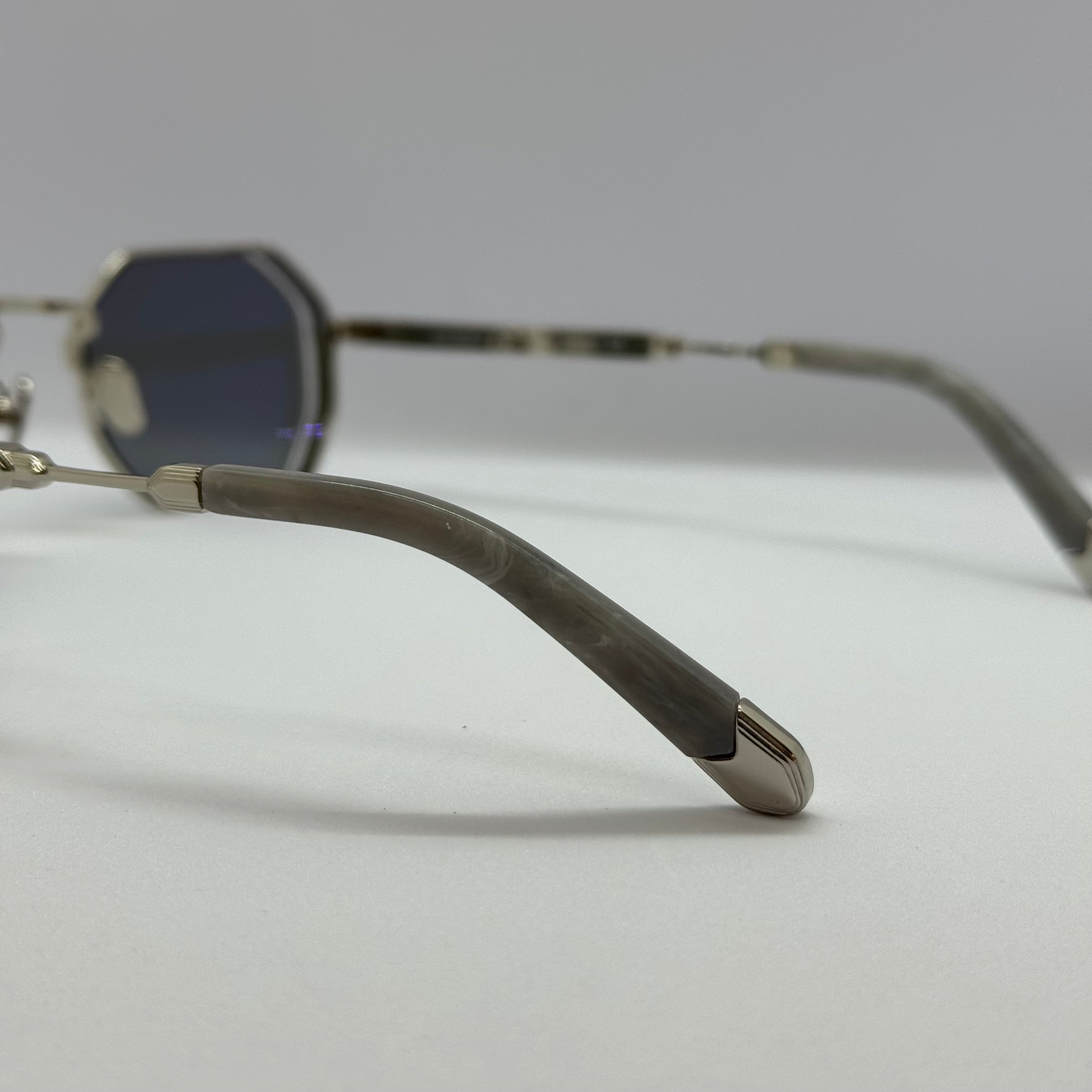 модел MayBach Silver