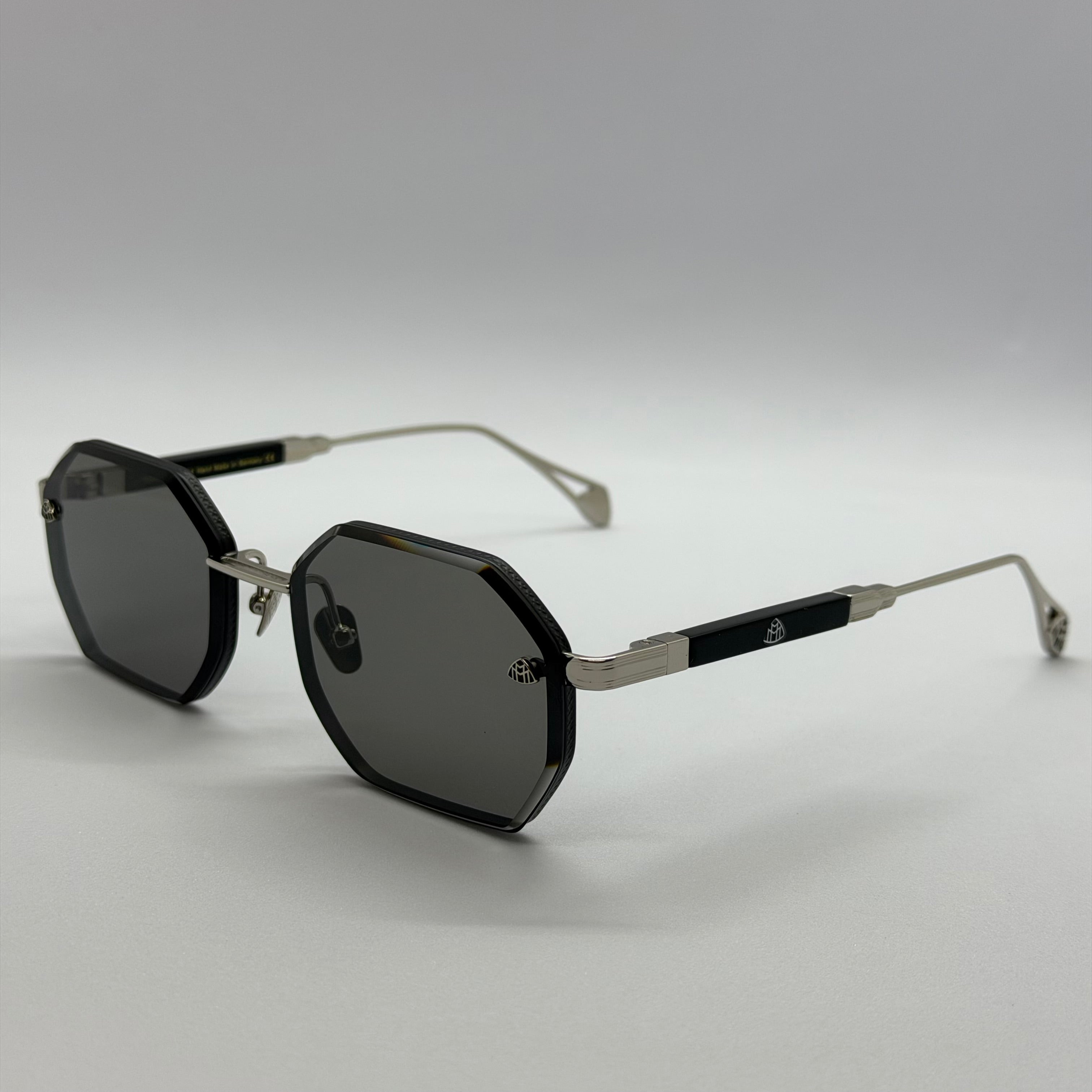 модел Diplomat Silver