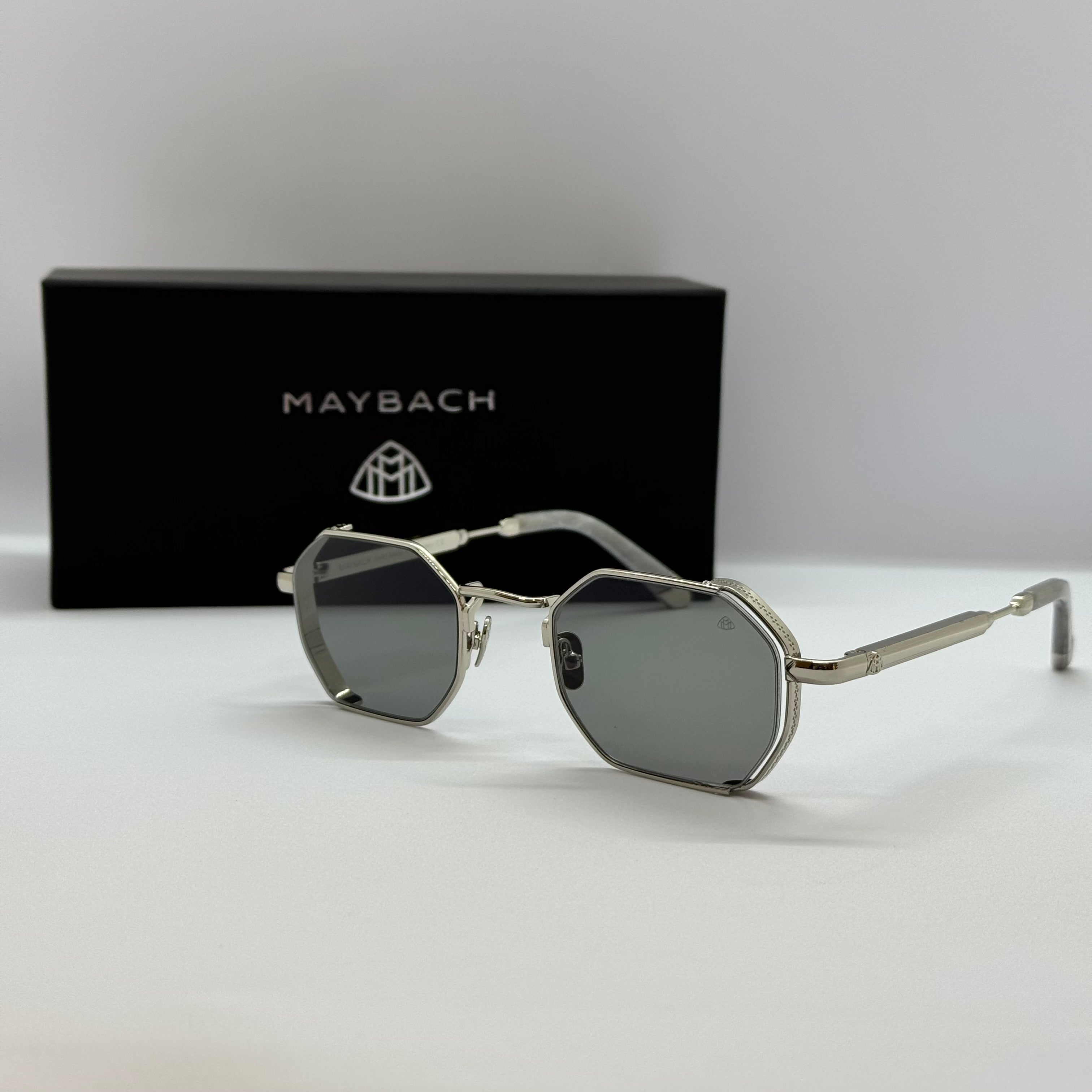 модел MayBach Silver