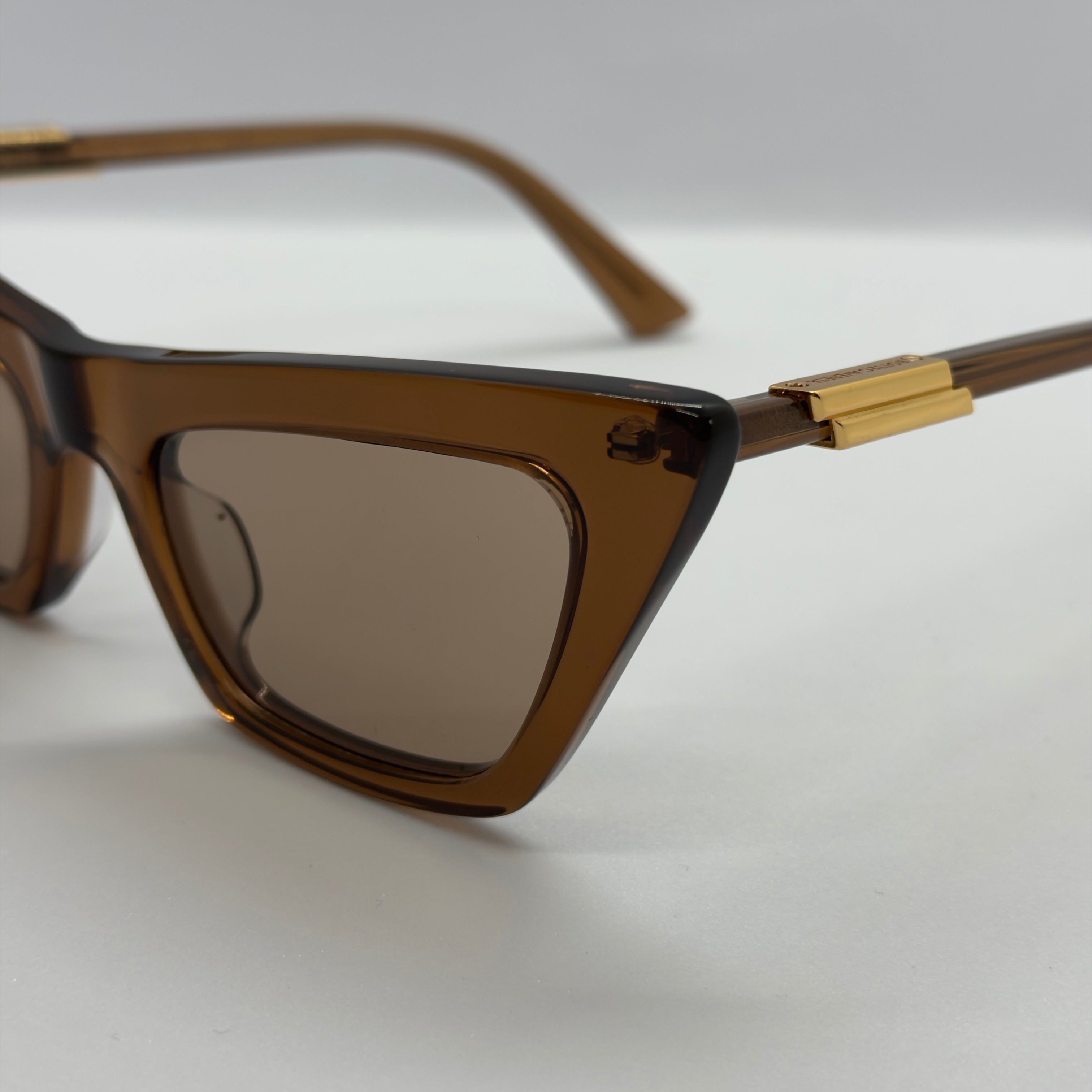 модел Zeno Brown