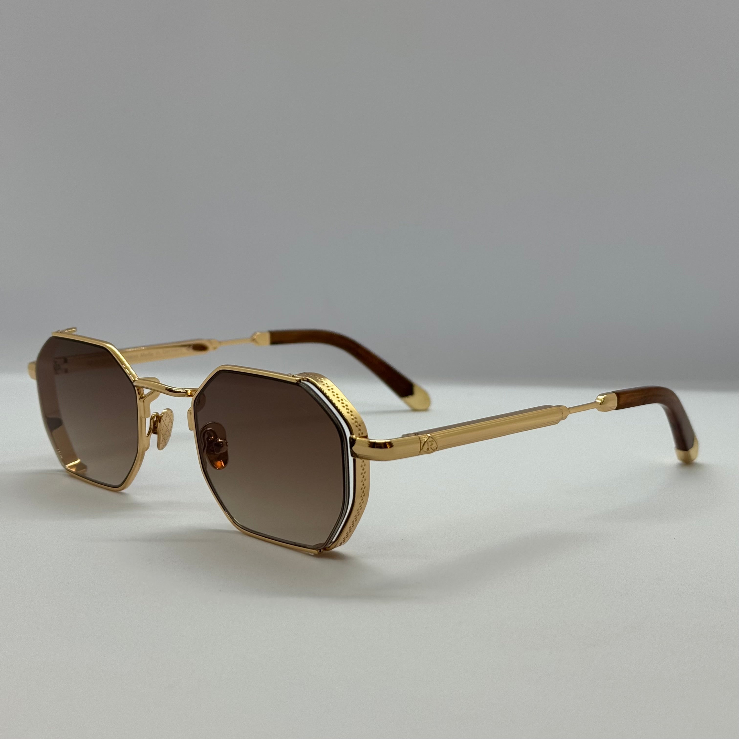 модел MayBach Gold