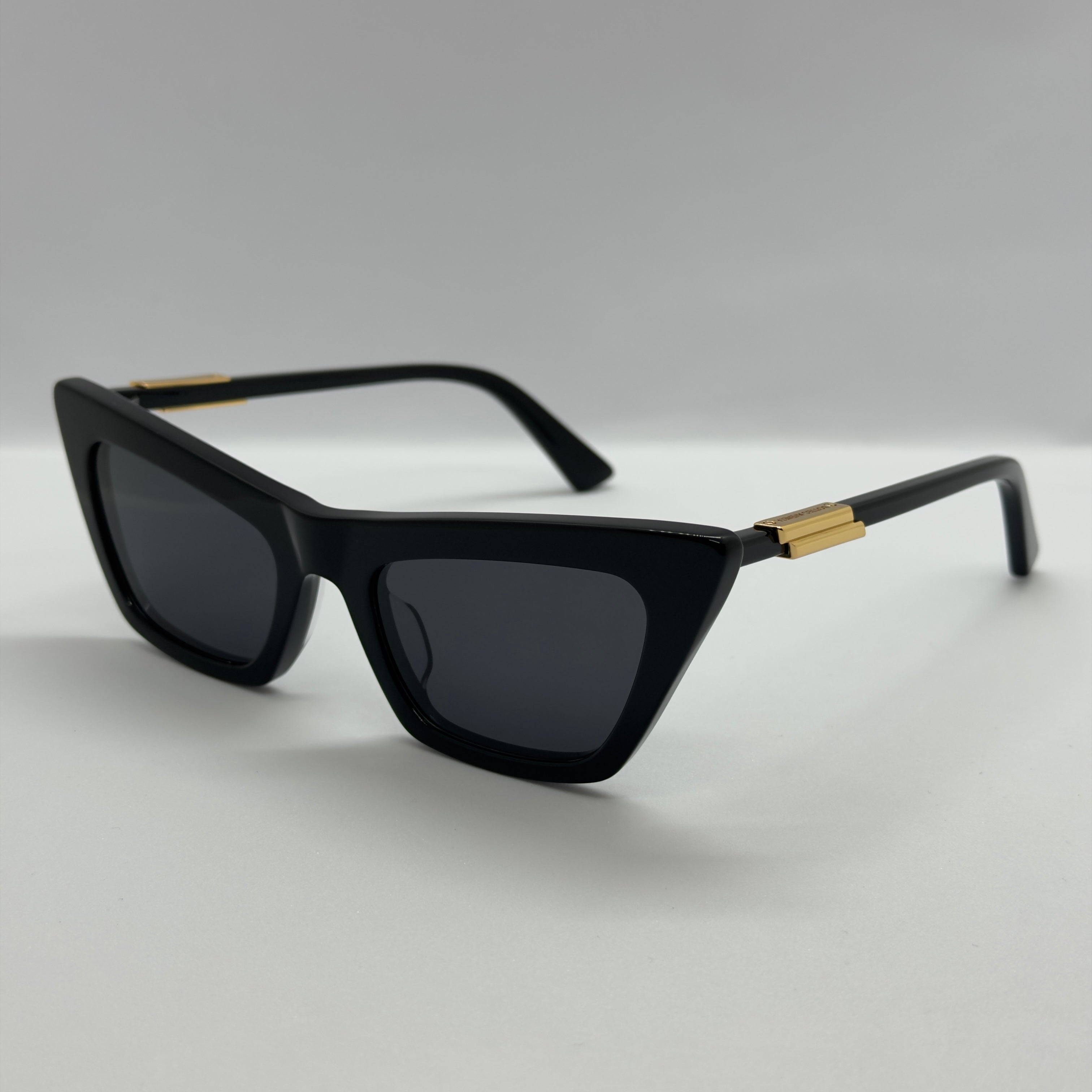 модел Zeno Black
