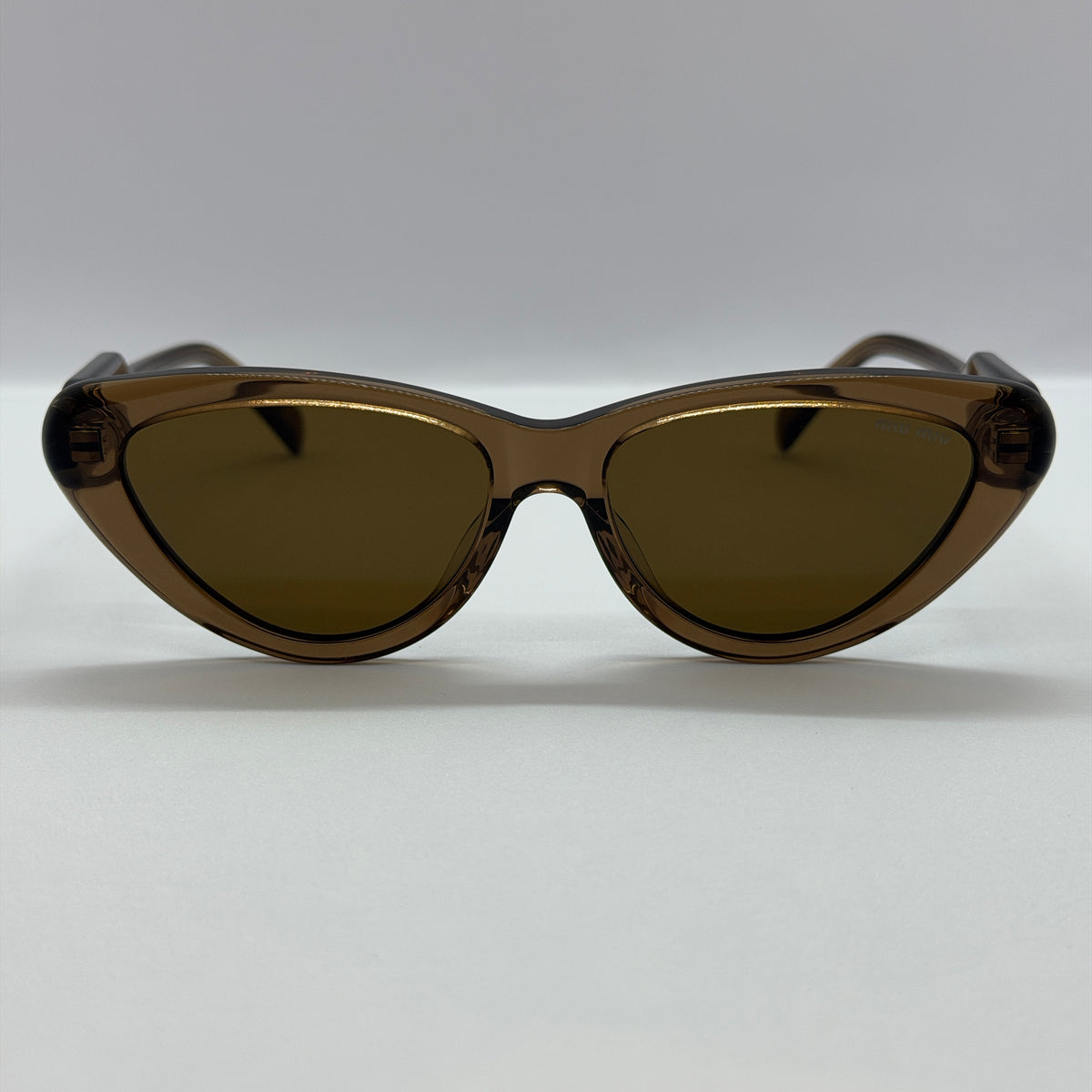 модел Zaya Brown