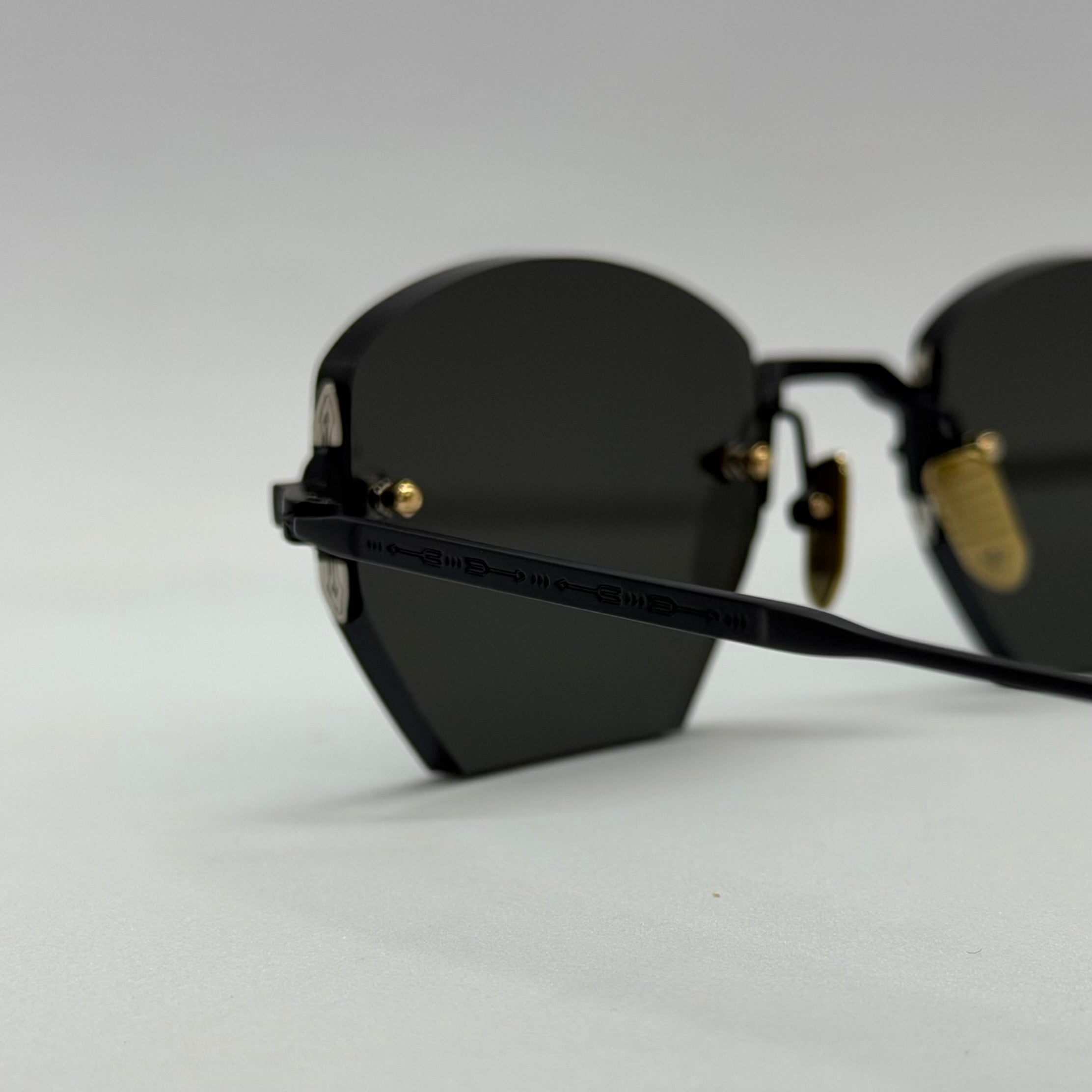 модел Molino Black