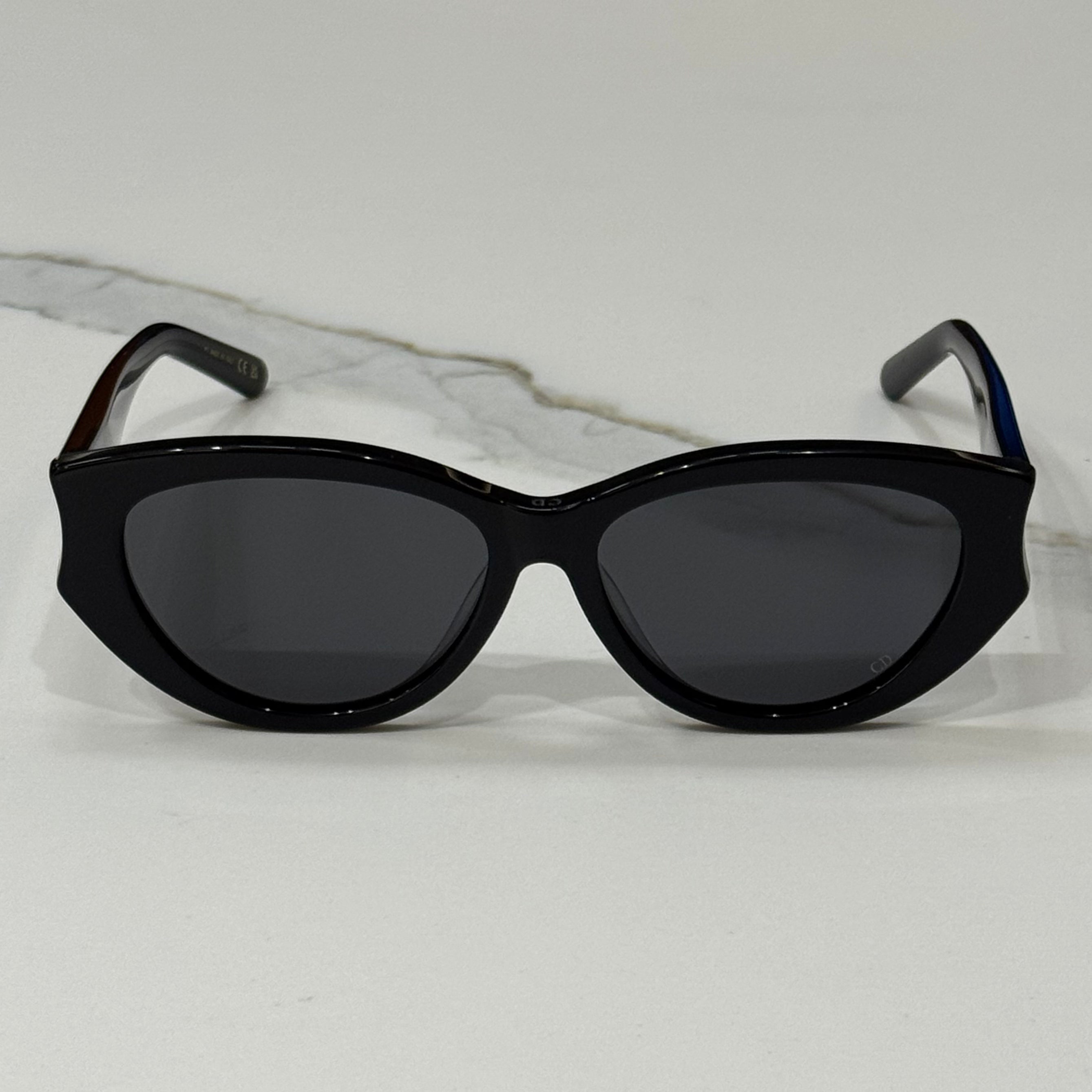 модел Veloura Black