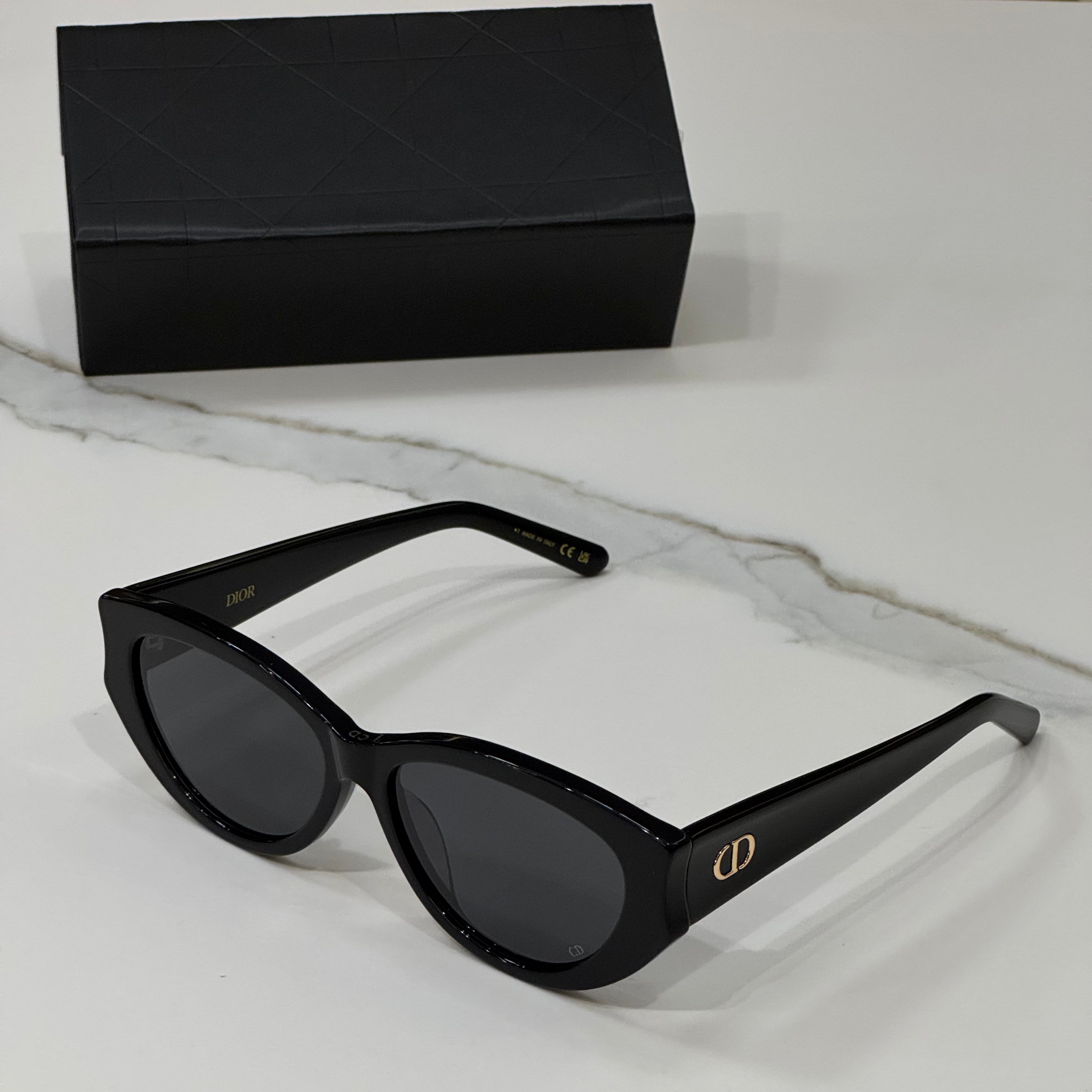 модел Veloura Black
