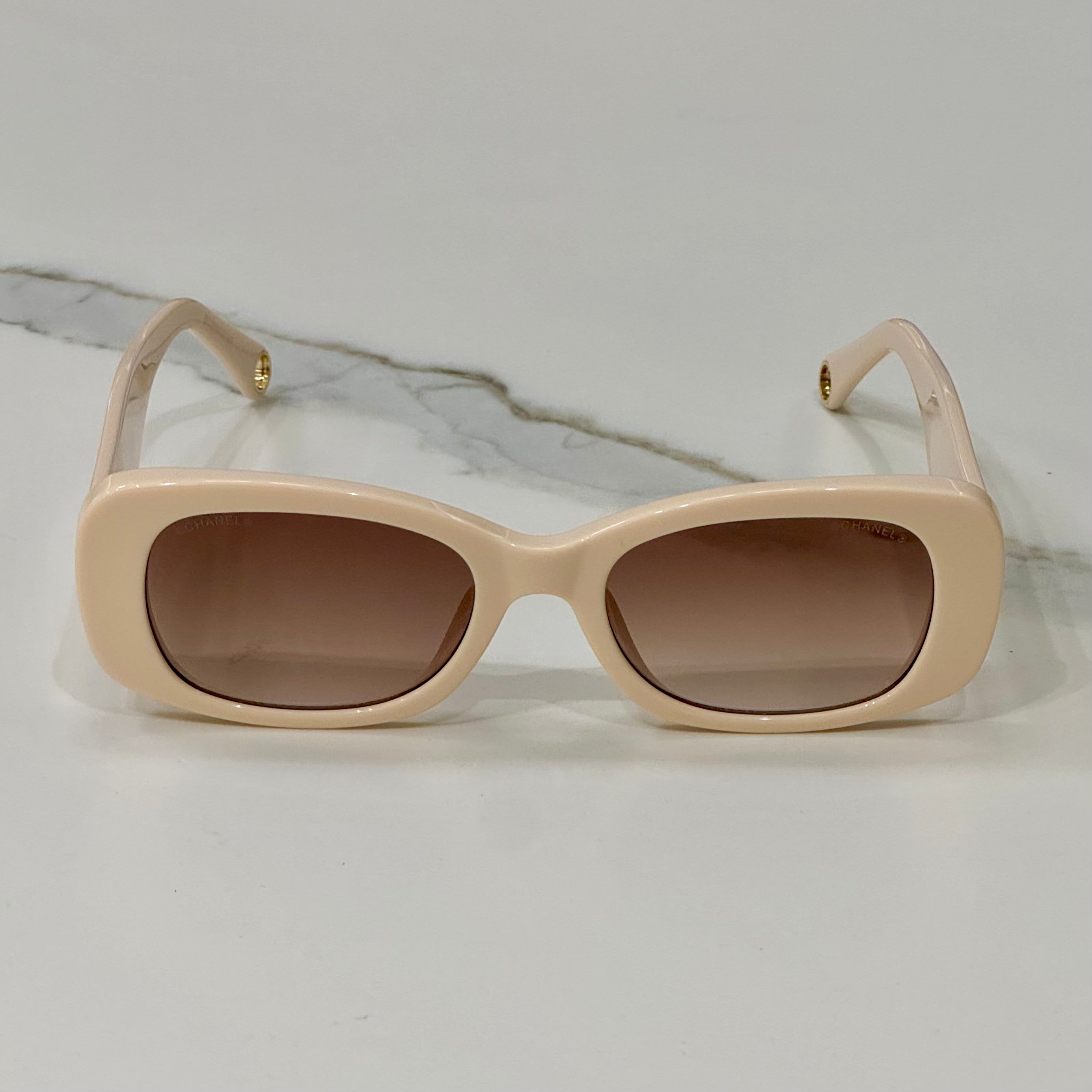 модел Breezeye White