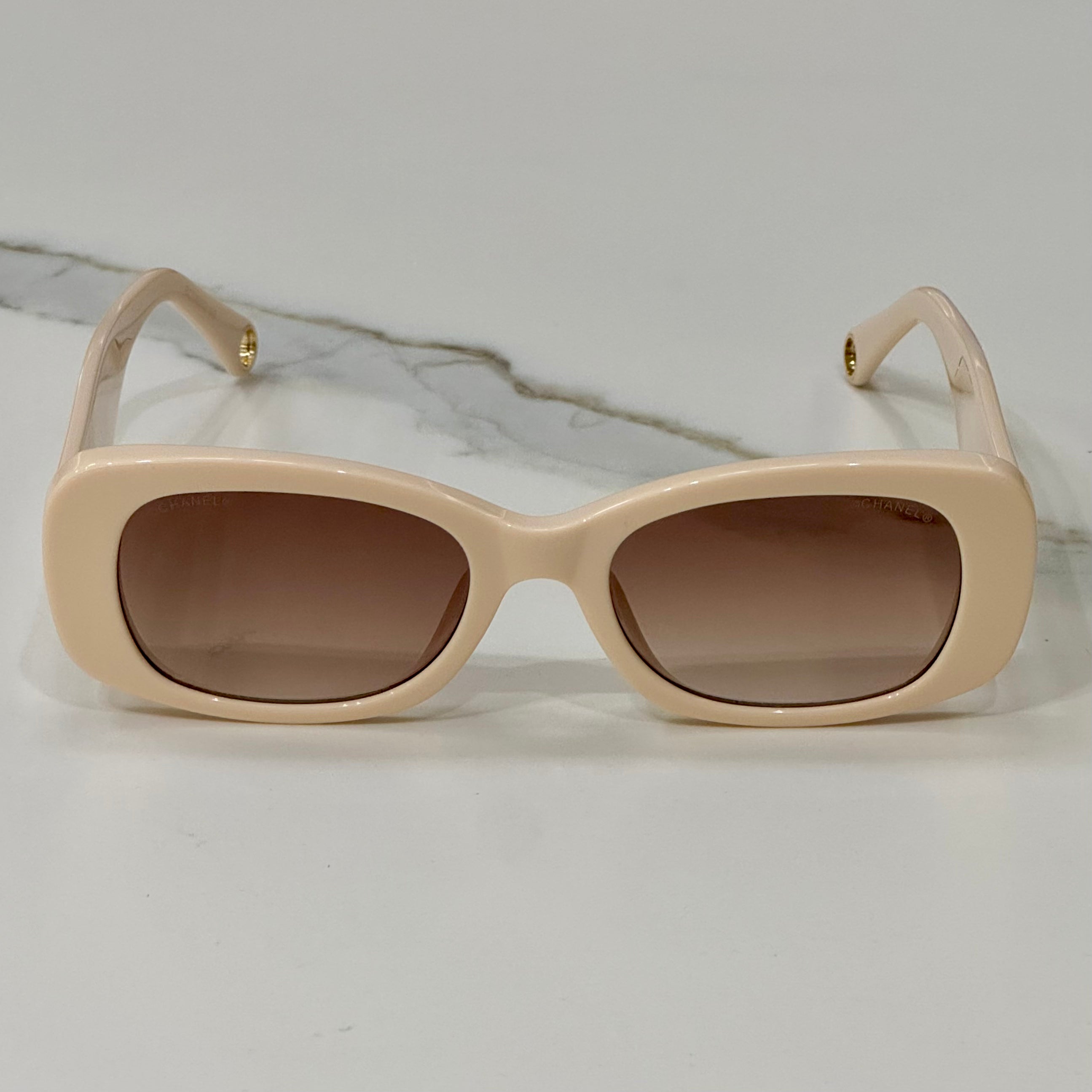 модел Breezeye White
