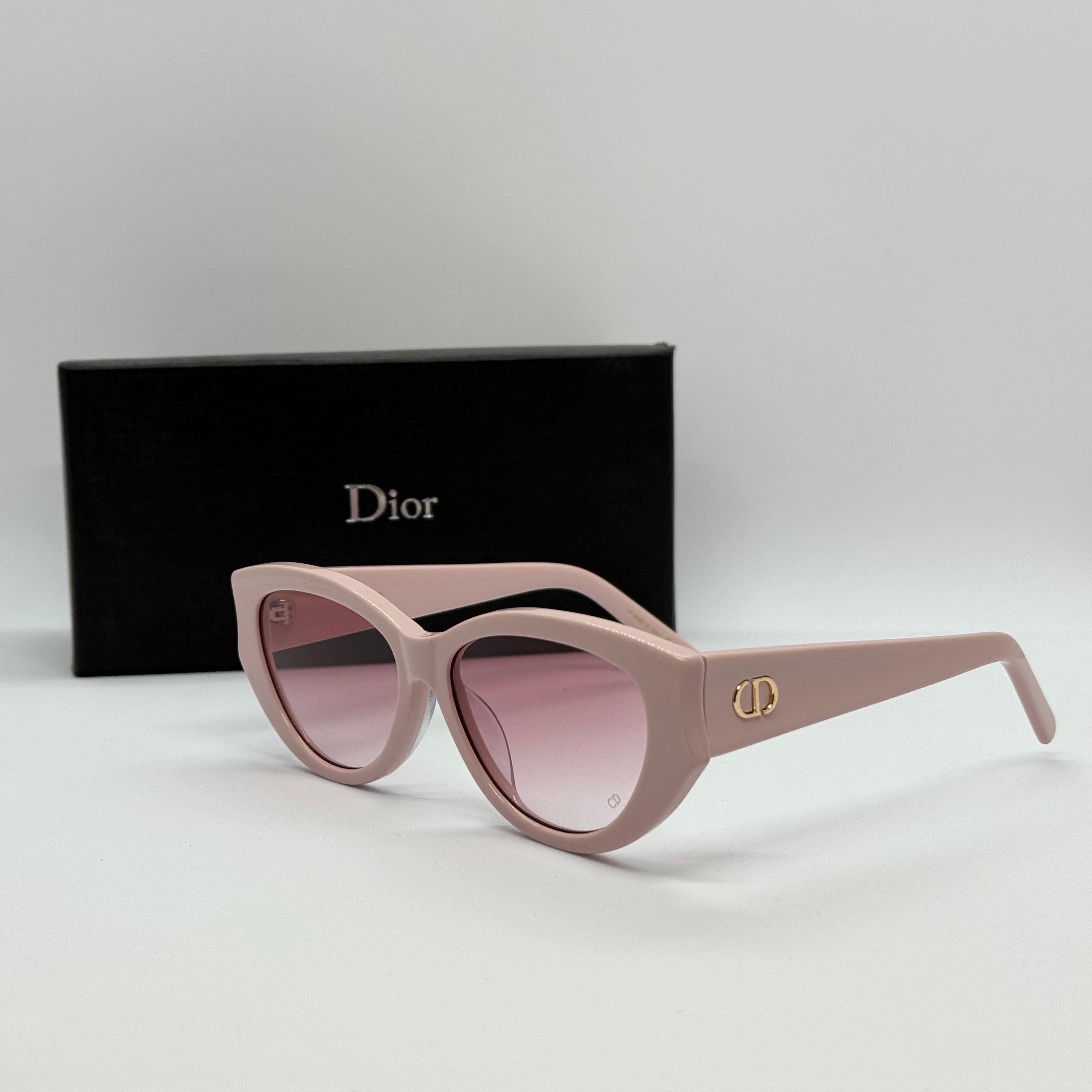 model Veloura Pink